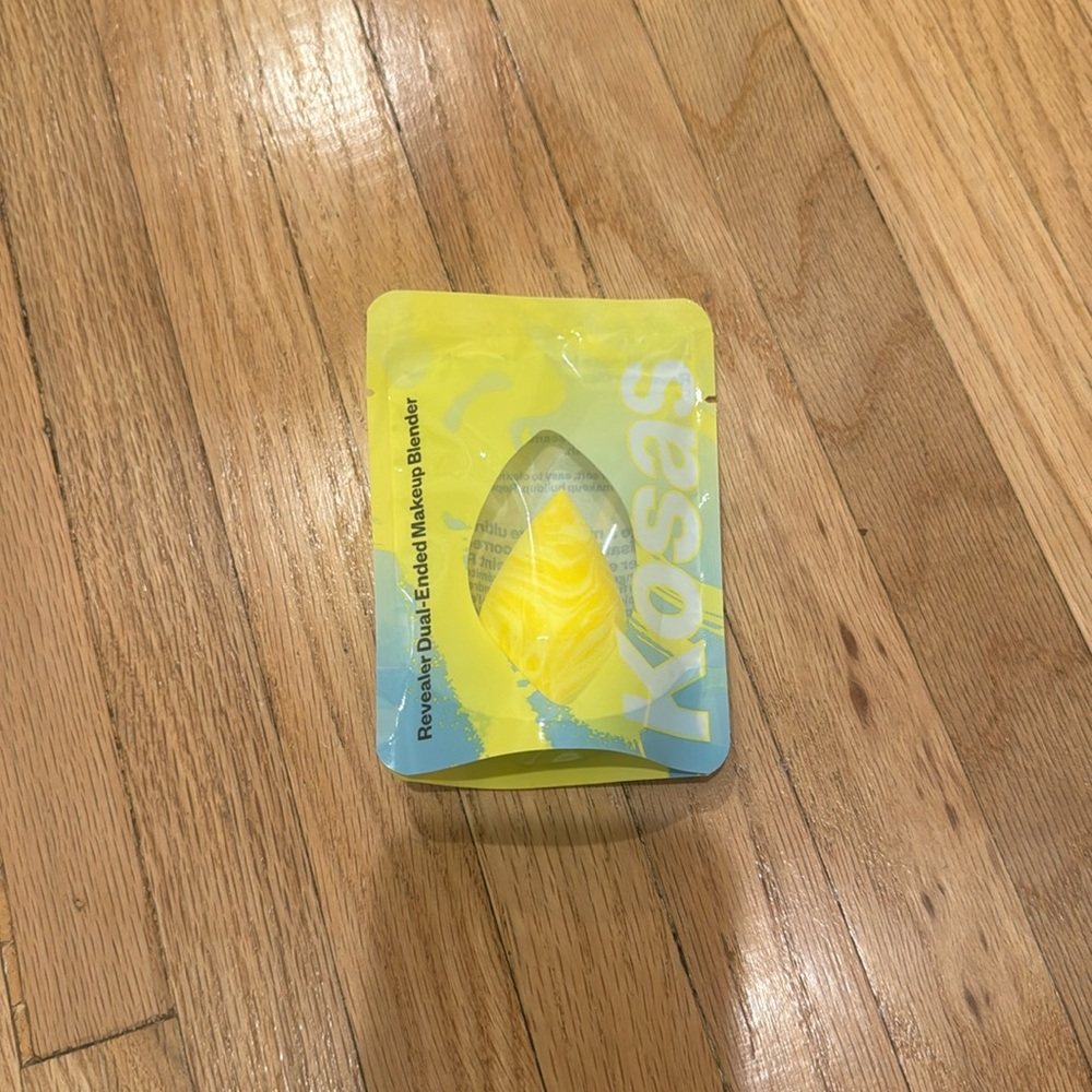 Kosas
Revealer Dual-Ended Makeup Blender Sponge